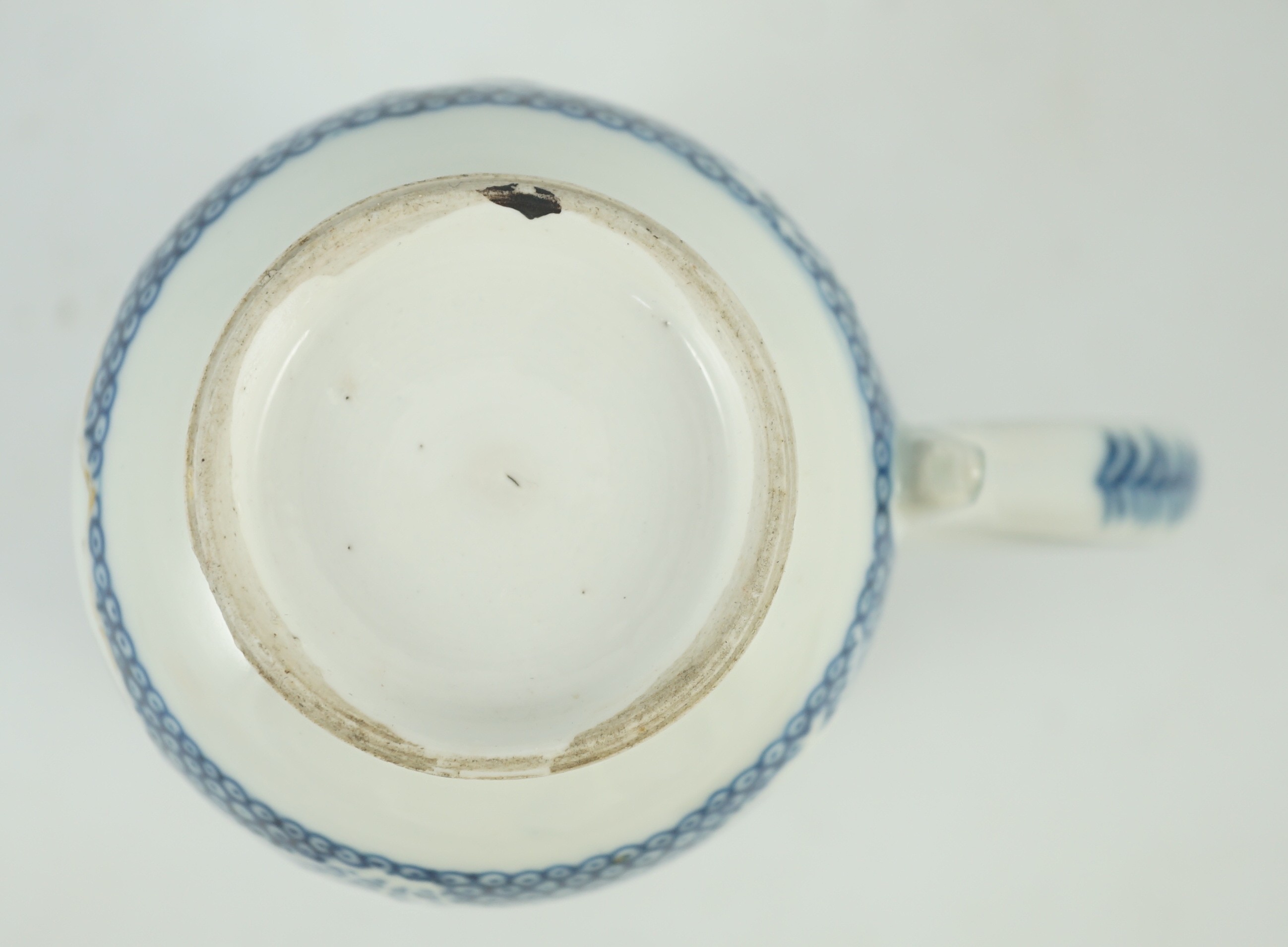 An 18th century Chinese export famille rose mug, 11.5cm